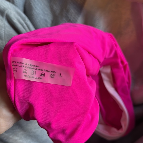 size L hot pink SHEIN bikini - Picture 3 of 3